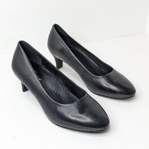 Trotters Fab Pumps, Black Leather, Women's 7 Wide